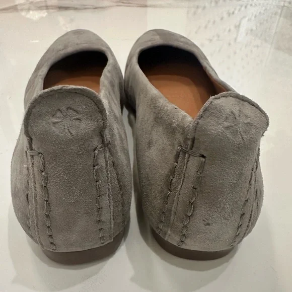 Lucky Brand Gray Suede Flats Shoes Size 8 nwot - Picture 3 of 5